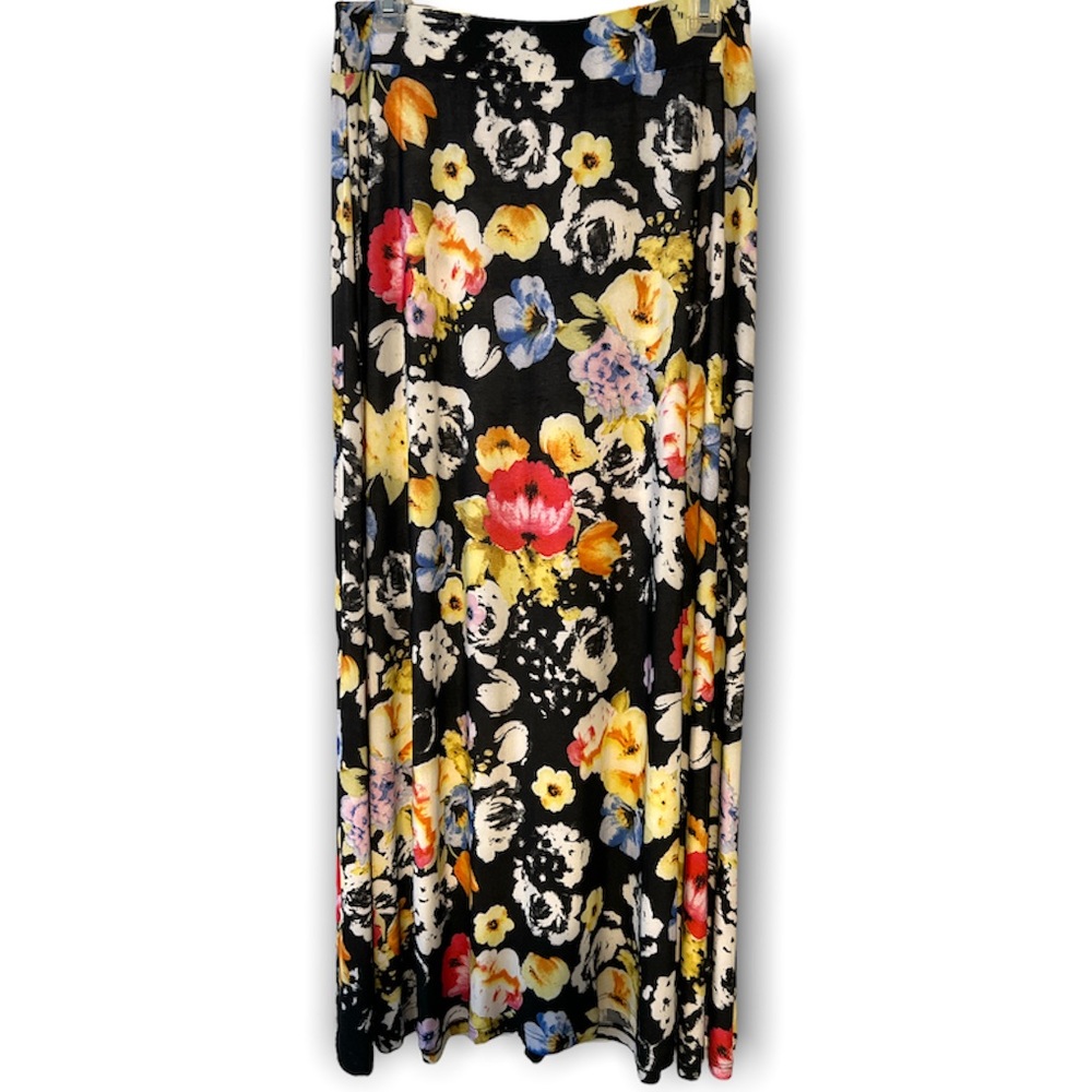 Studio JPR, size Small, Black floral maxi skirt